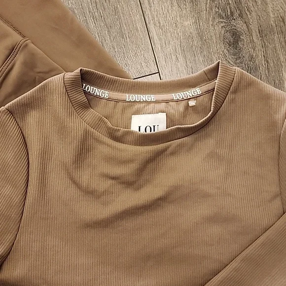 Lounge Set - Picture 2 of 6